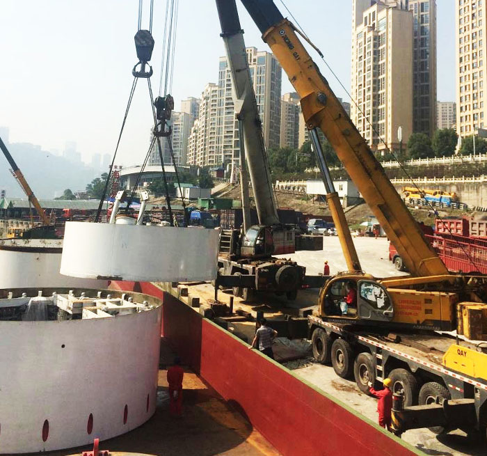 福建吊车作业中